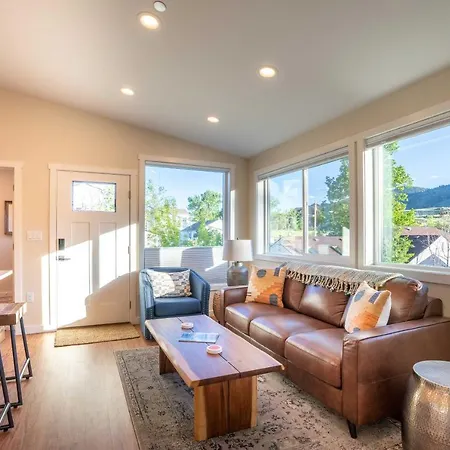 Modern Golden Cottage With Mtn Views Near Red Rocks